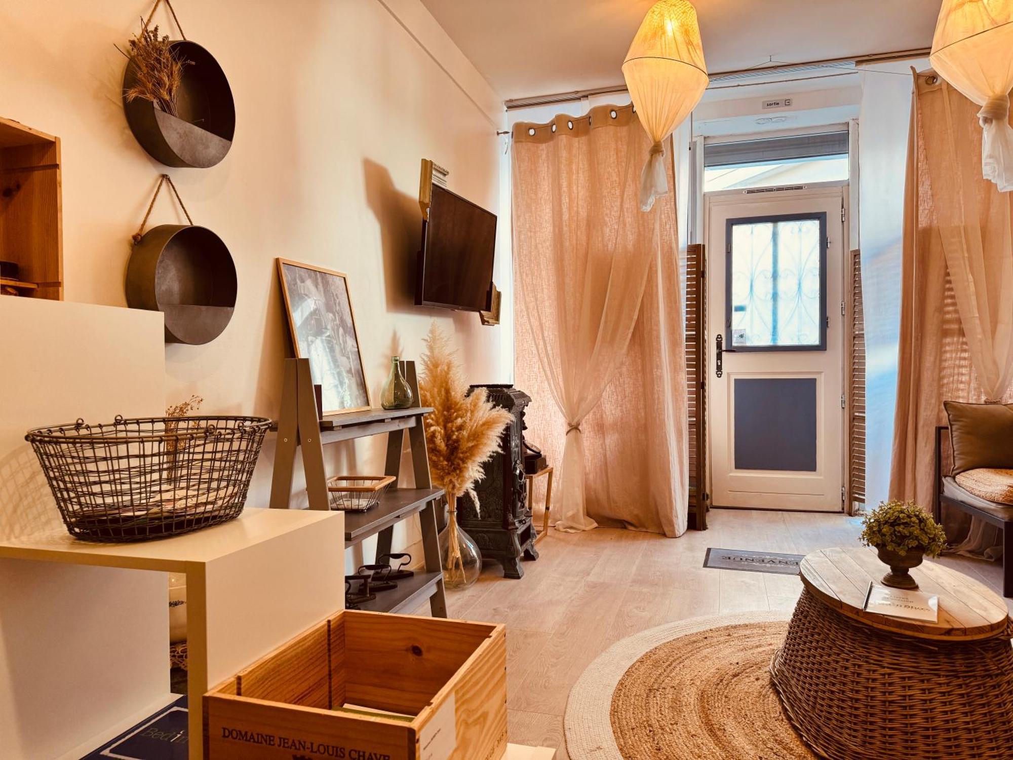 La Lavandiere, Centre Historique, Fibre, Ess, Rez-de-chaussee, Bedinshop *